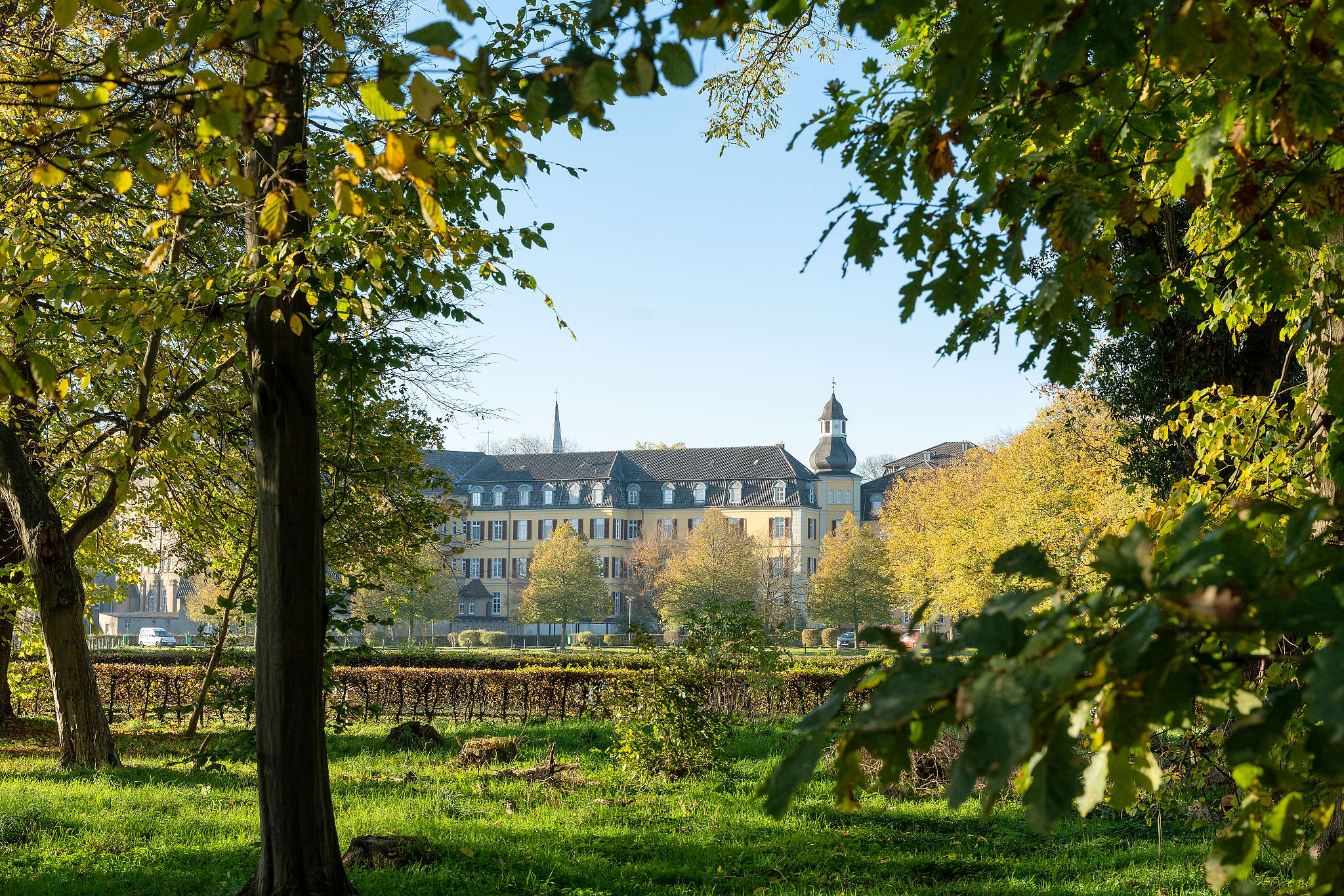 Kloster Haus Aspel Rees – Außenansicht des historischen Klosters am Niederrhein